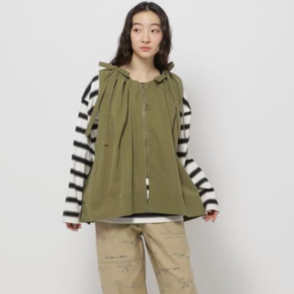 (SOLD) Niko And Khaki Green Stitched Ribbon Zip Up Vest Pullover Top